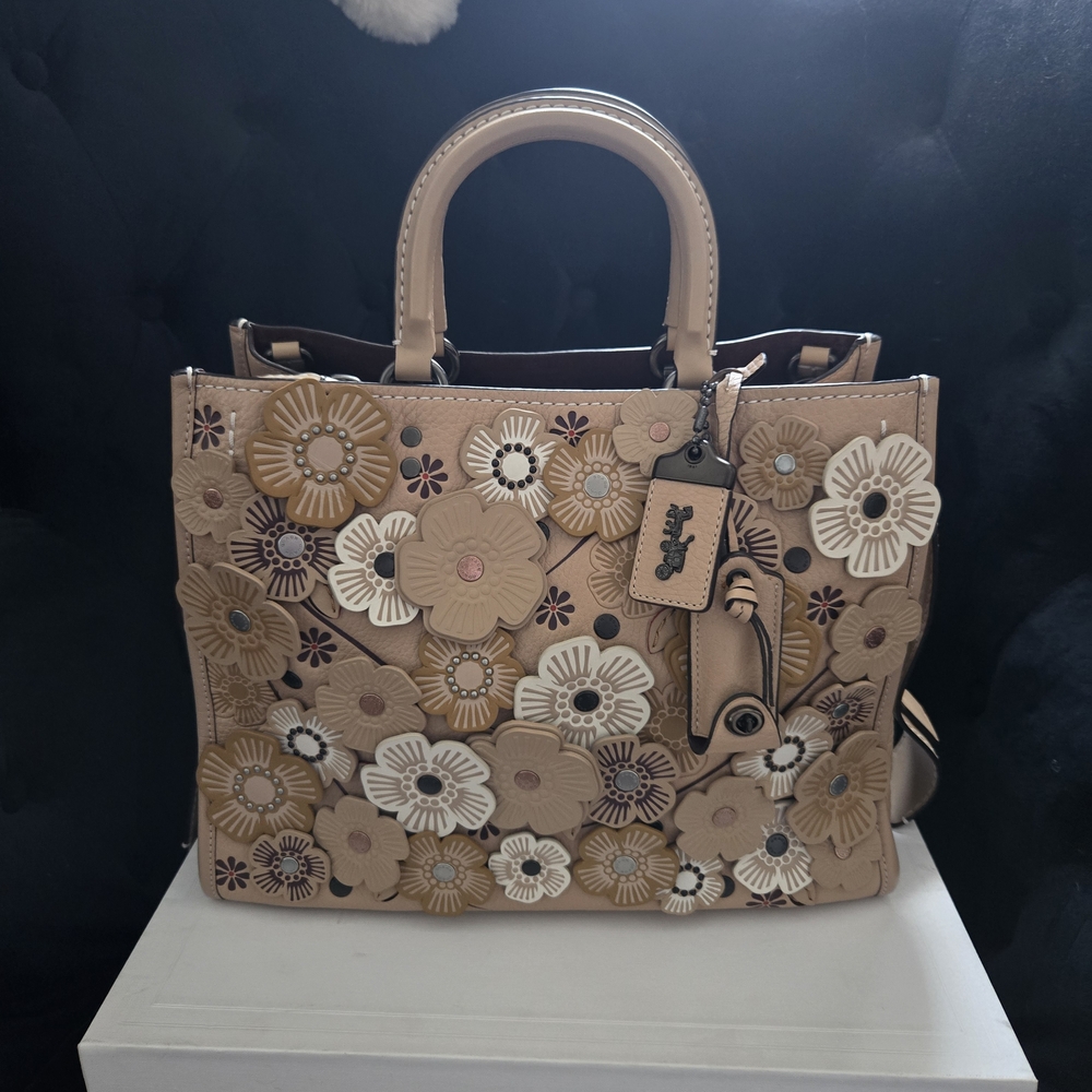One Day Sale!Coach Tea Rose Appliqué Beechwood Leather Rogue 35 (Large Size) NWT